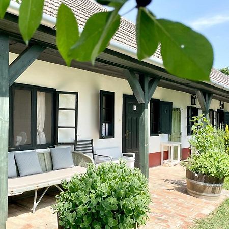 Lelle Vineyard Cottages Balatonlelle Exterior foto