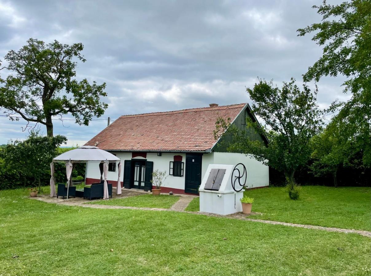 Lelle Vineyard Cottages Balatonlelle Exterior foto